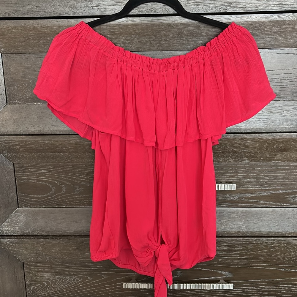 EXPRESS NWT off the shoulder blouse. Womens size L